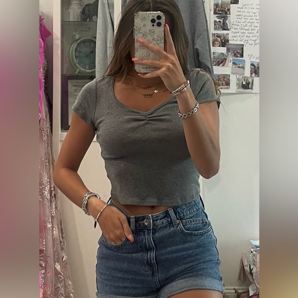Grey women’s crop top with scrunch!